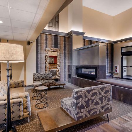 Comfort Suites Burlington Bagian luar foto