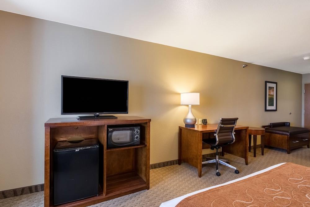 Comfort Suites Burlington Bagian luar foto