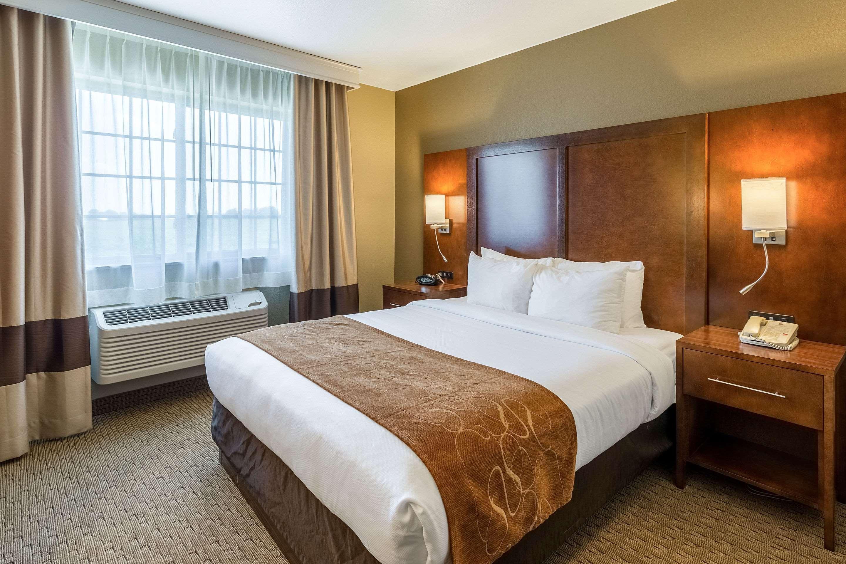 Comfort Suites Burlington Bagian luar foto