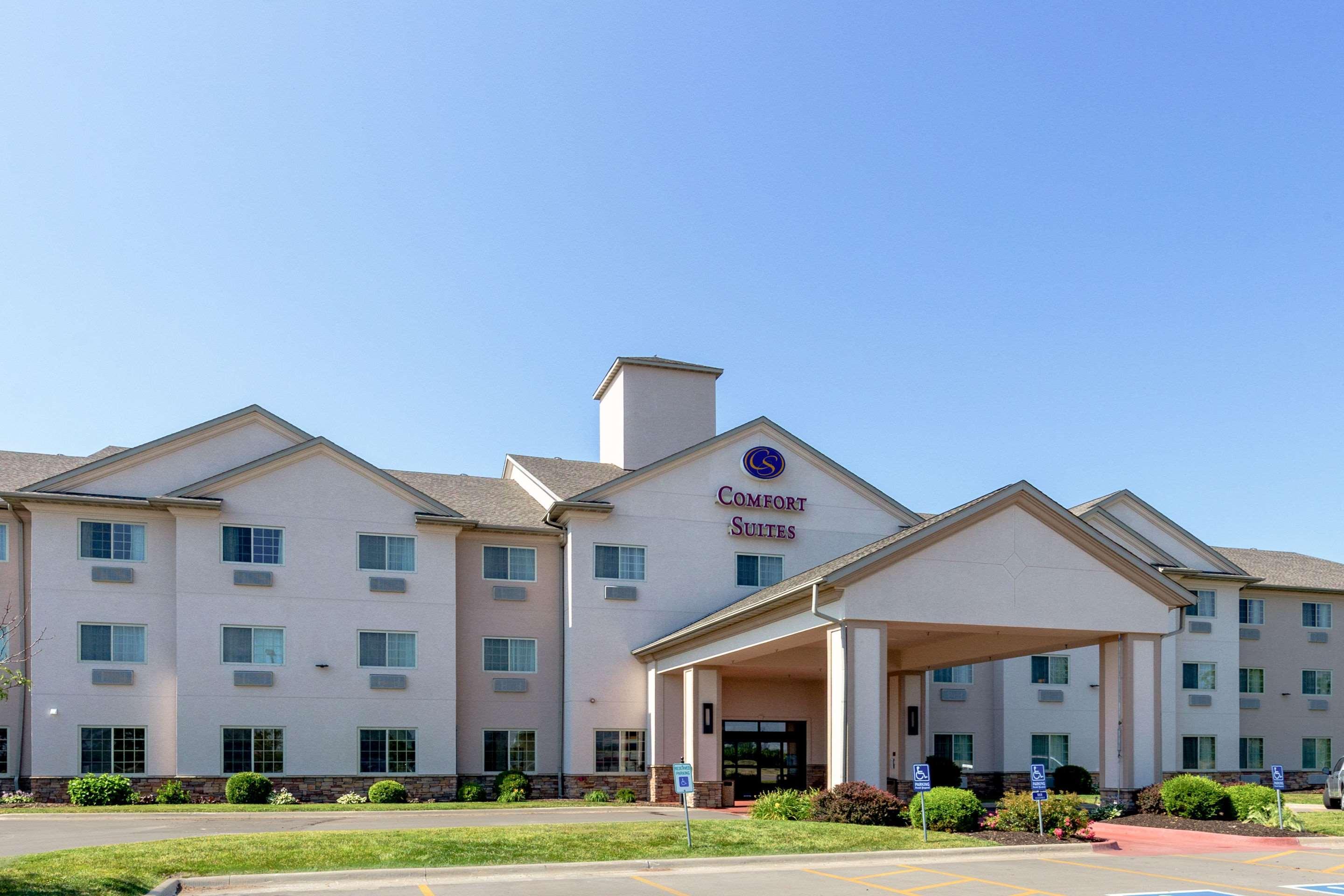Comfort Suites Burlington Bagian luar foto