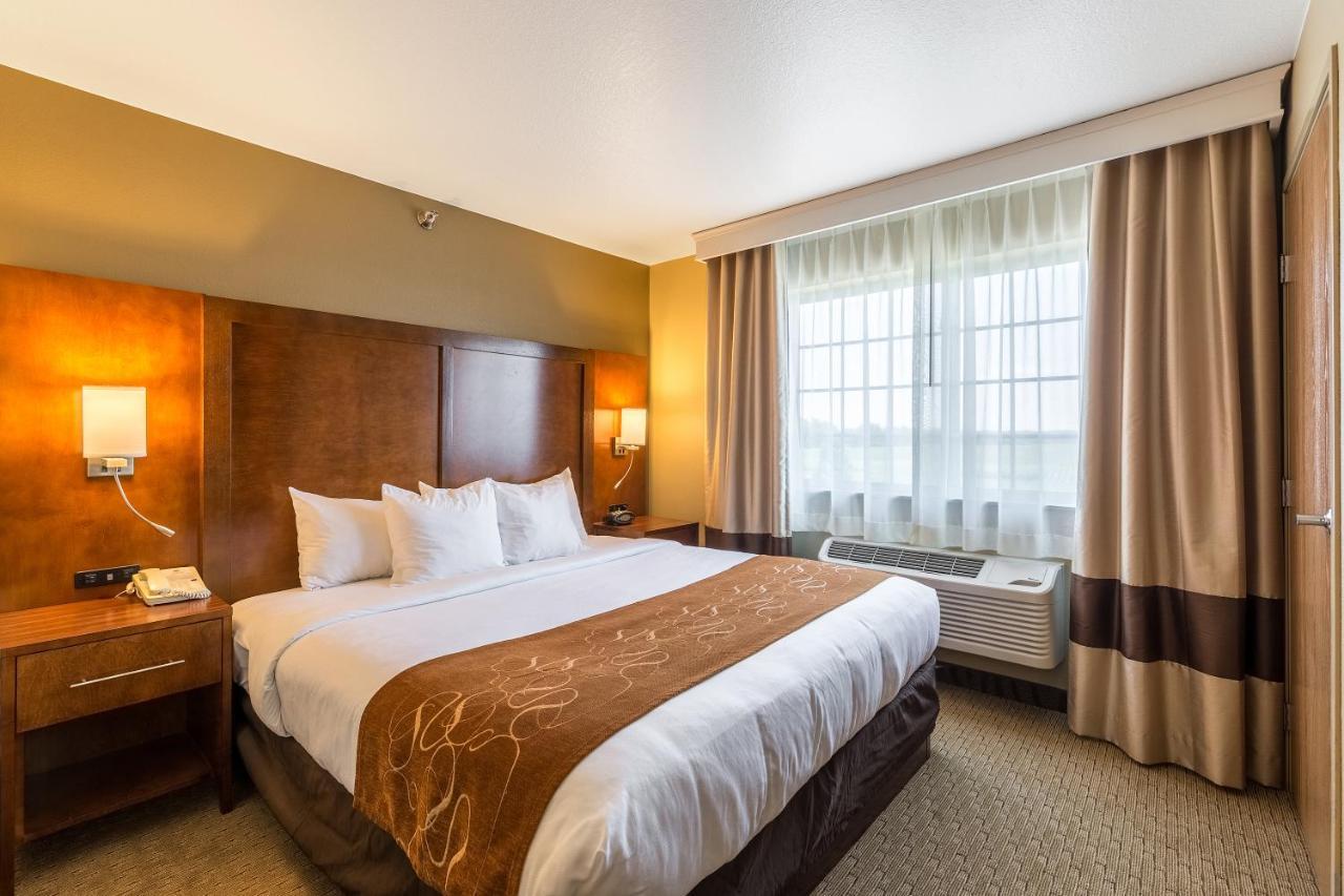 Comfort Suites Burlington Bagian luar foto