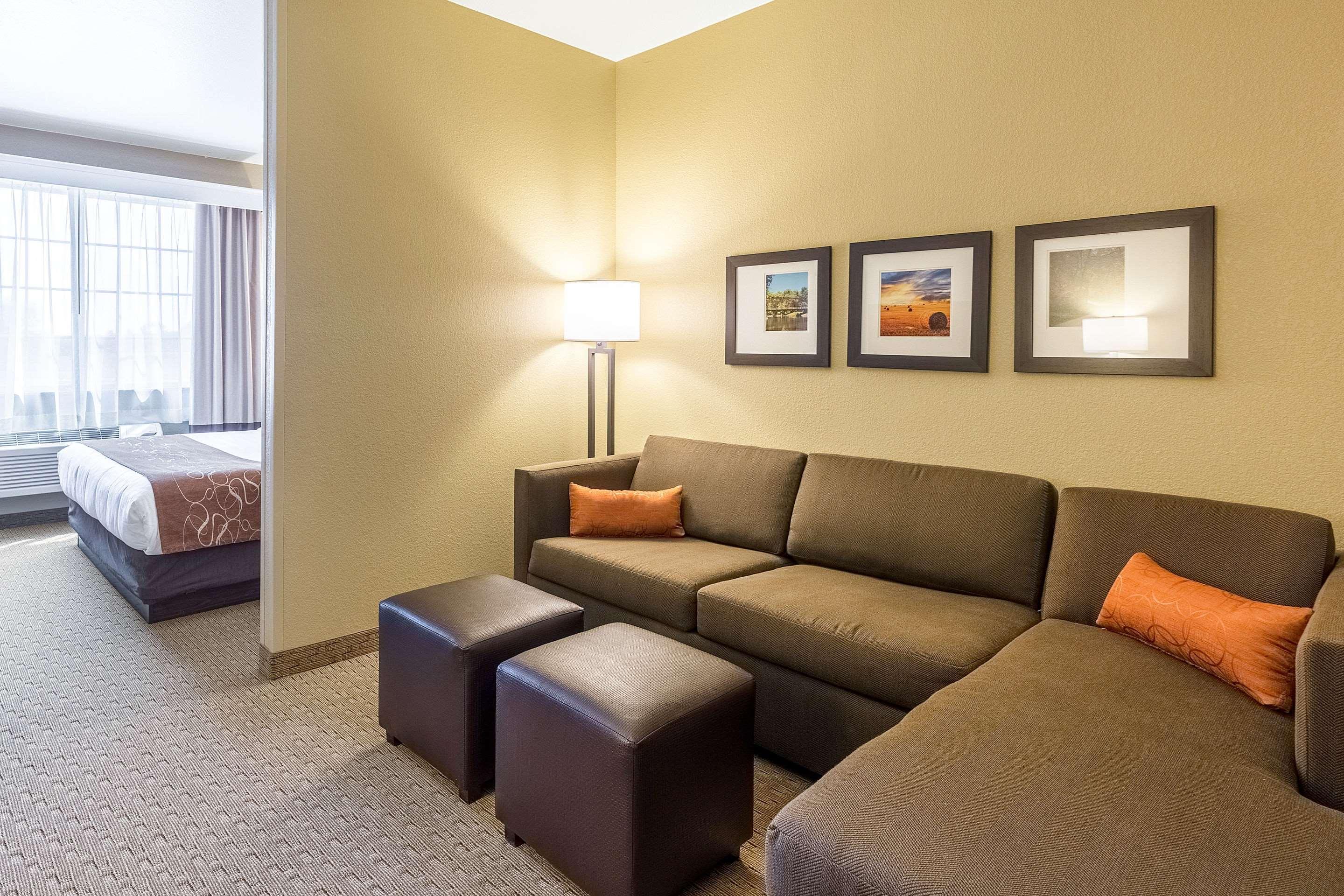 Comfort Suites Burlington Bagian luar foto