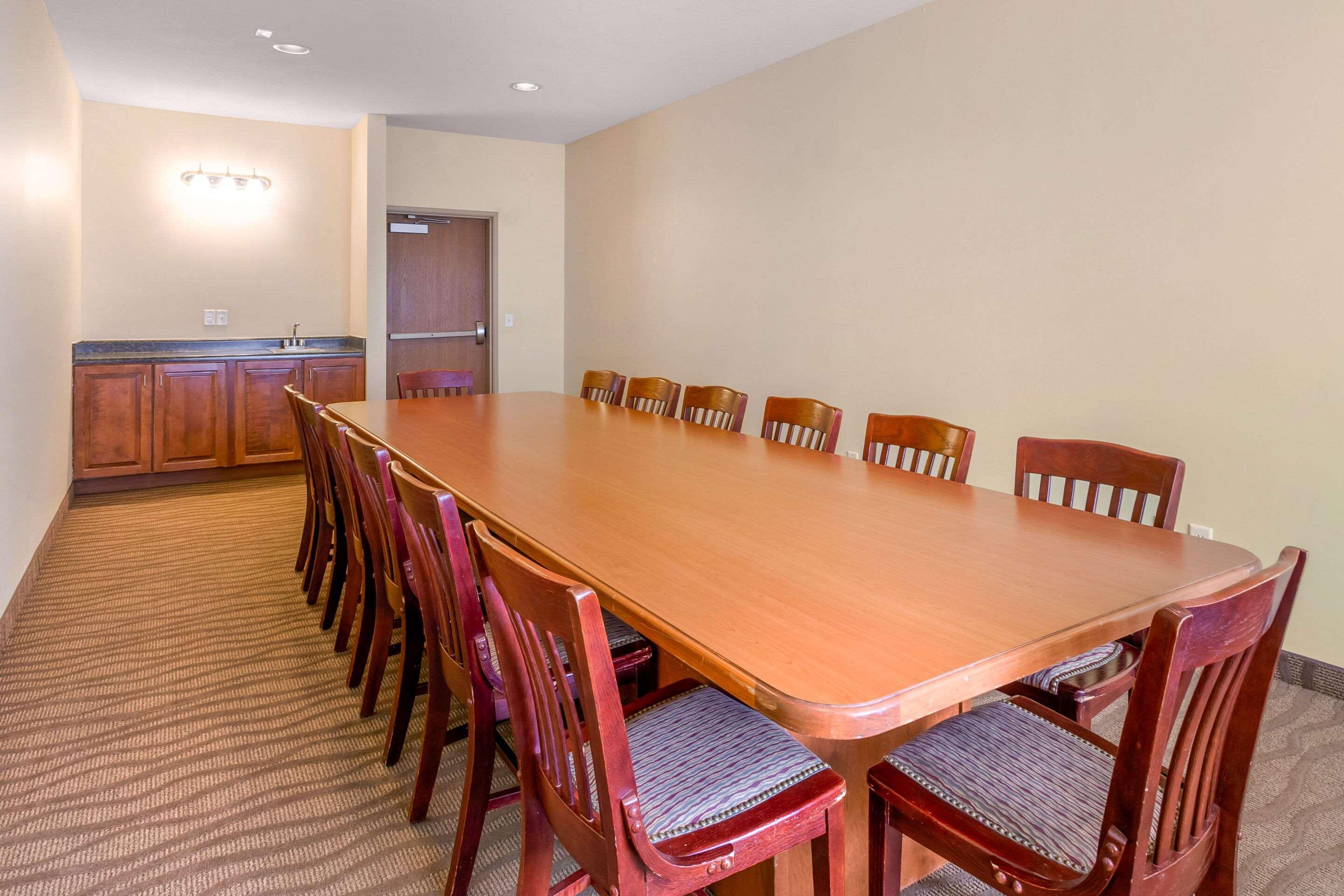 Comfort Suites Burlington Bagian luar foto