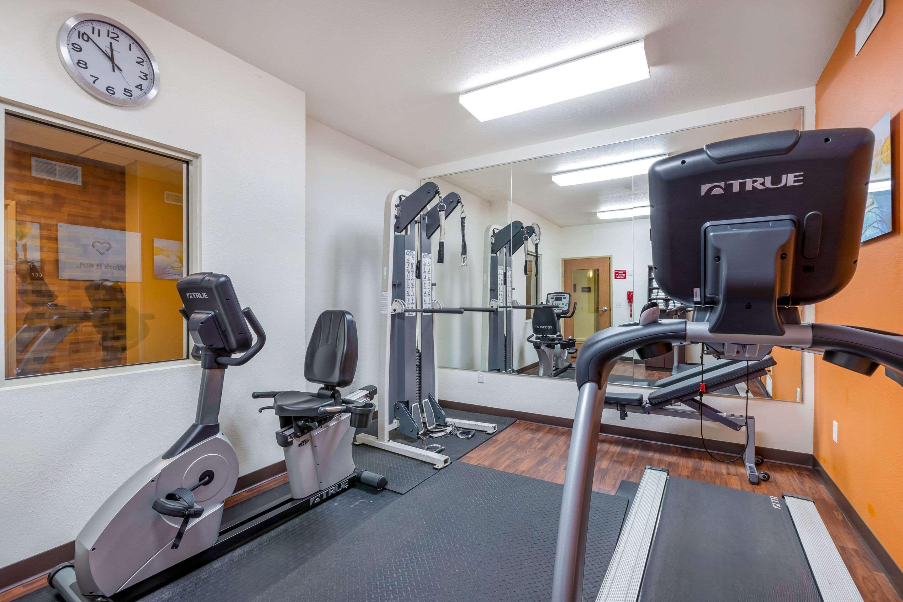 Comfort Suites Burlington Bagian luar foto