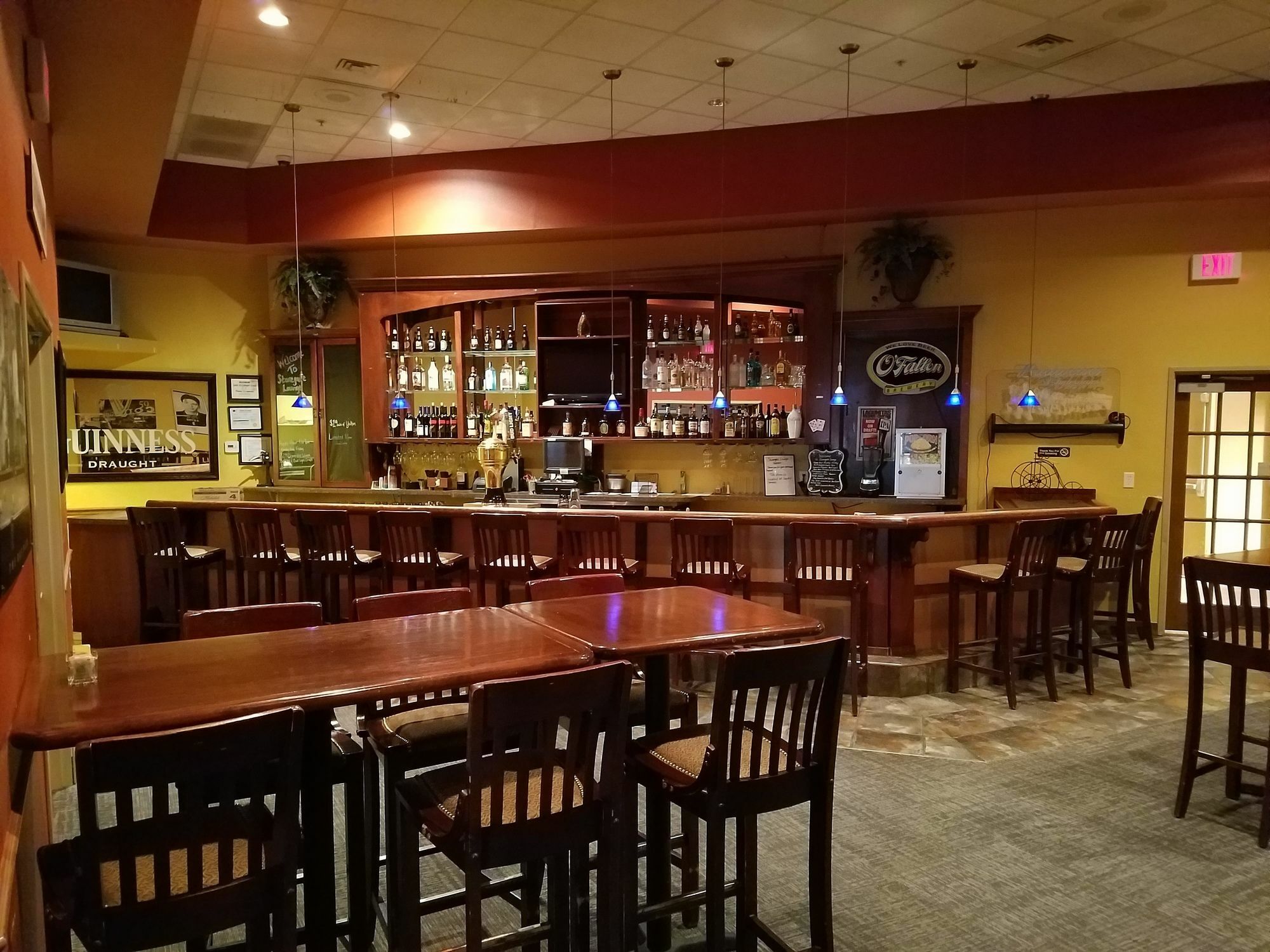 Comfort Suites Burlington Bagian luar foto