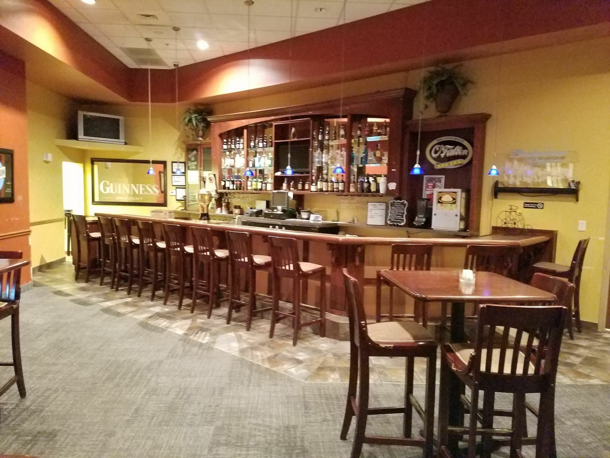 Comfort Suites Burlington Bagian luar foto